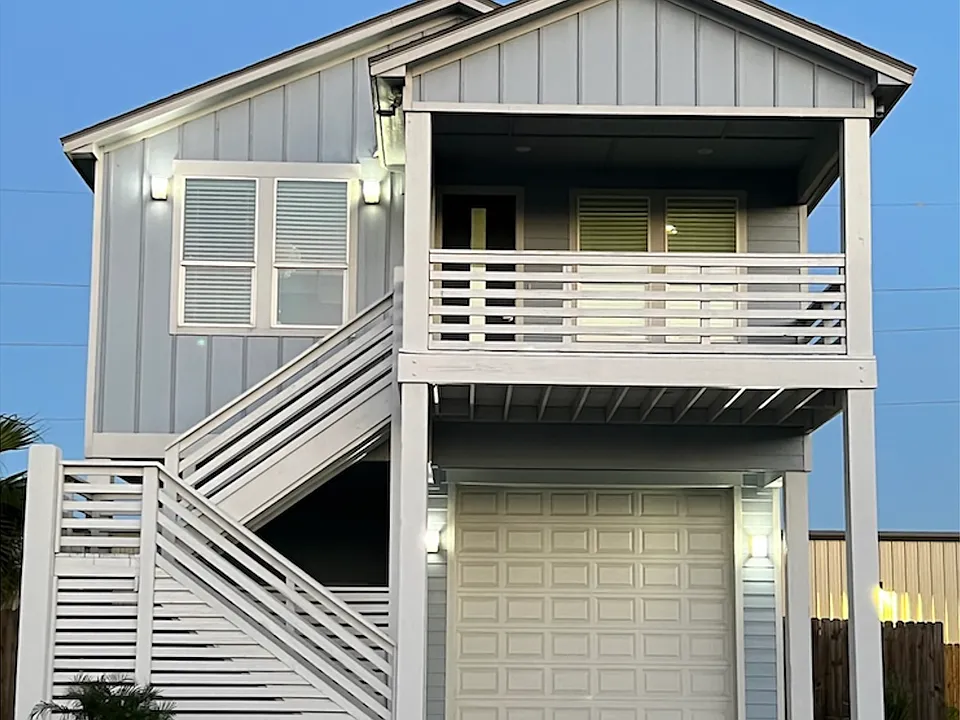 104 Port Isabel St