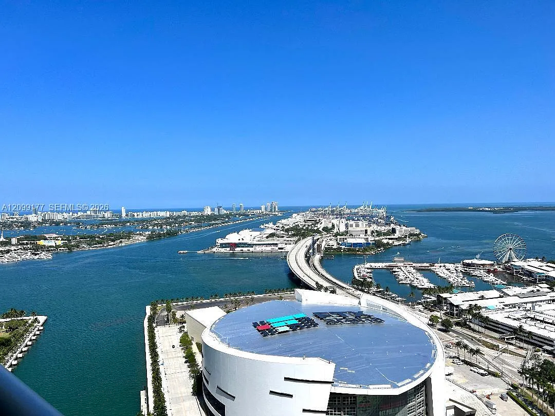 Marinablue Condo — Photo 3