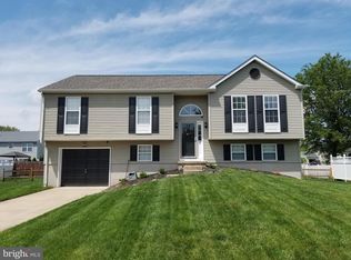 7 La Rochelle Ct, Newark, DE 19702