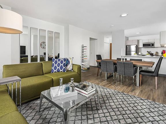 4th image of 615 N Wabash Ave #15E