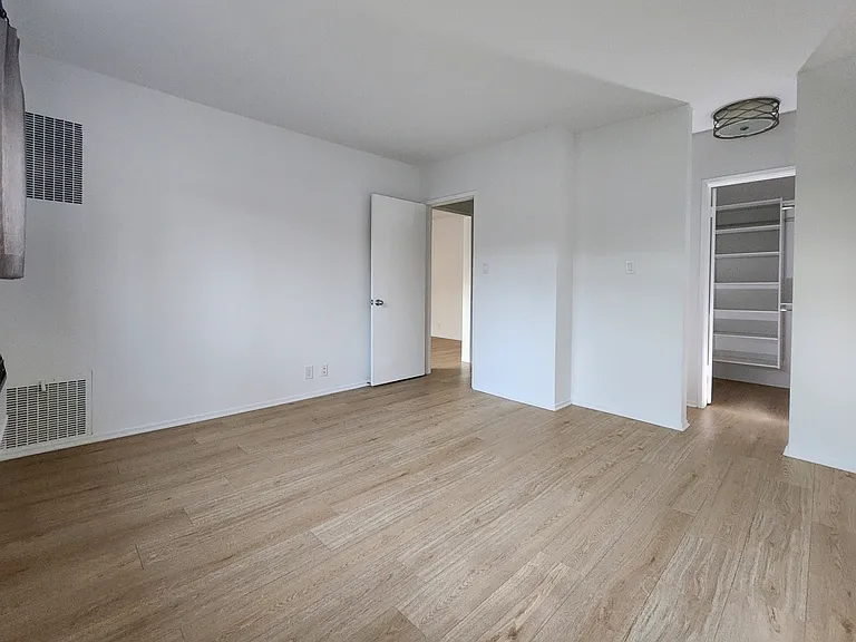 12340 Rochester Ave — Photo 22