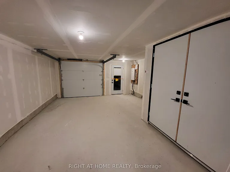 23 Fairlane Ave — Photo 17