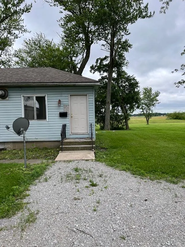 2 bed, 900 sqft, $1,200 — Photo 1