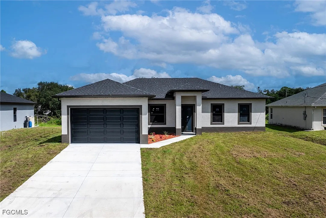3 bed, 2.0 bath, 1665 sqft, $2,100 — Photo 1