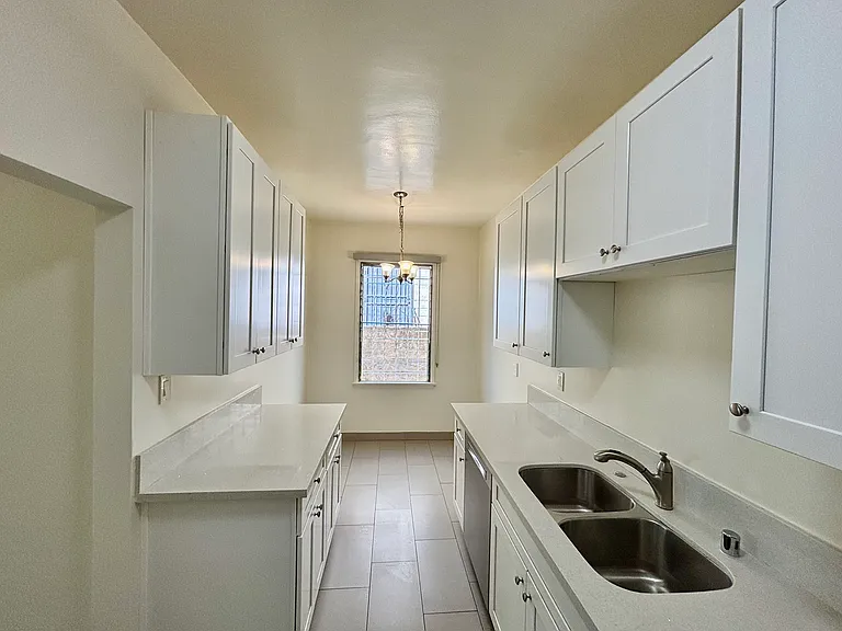 169 N La Peer Dr #6 — Photo 3