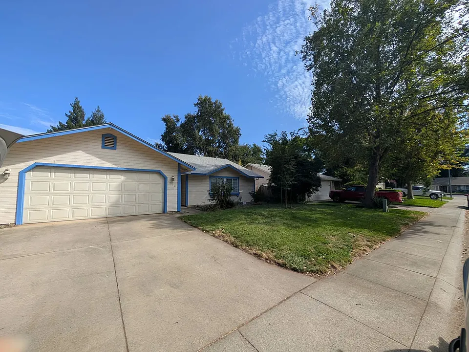 1576 La Linda Ln