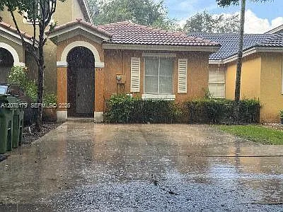 Mowry Villas — Photo 1