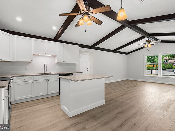 4th image of 3069 Cedarbrook Ct #B