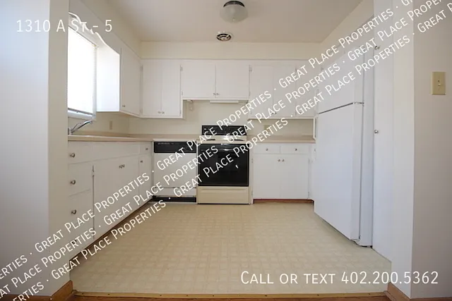 1310 A St #5 — Photo 8