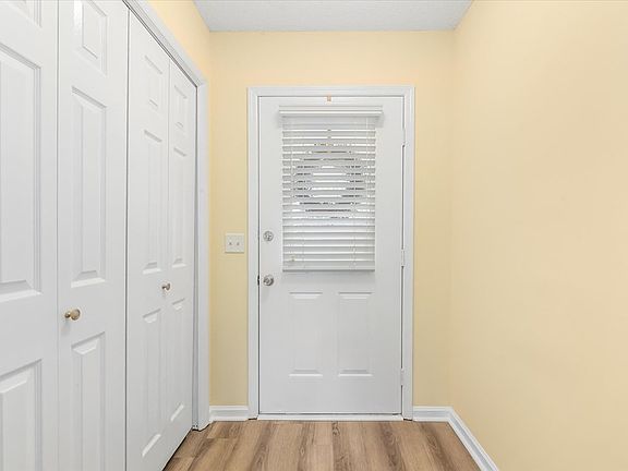 4th image of 102 Fieldbrook Dr