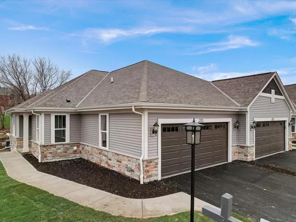 W204N17613 Laurel PLACE #201, Jackson, WI 53037