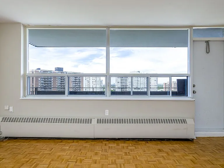 6161 Bathurst St — Photo 17