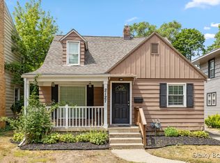 2127 Paris Ave SE, Grand Rapids, MI 49507