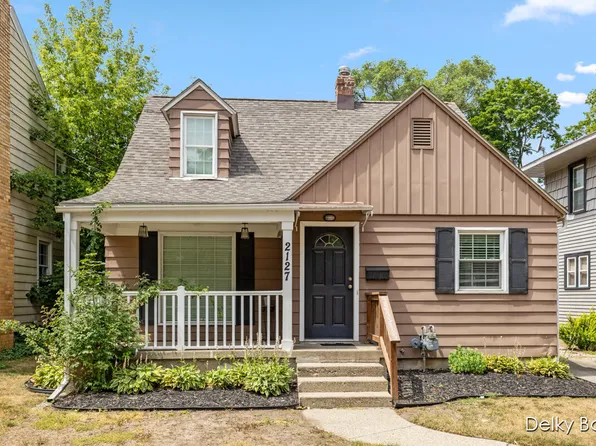 2127 Paris Ave SE, Grand Rapids, MI 49507