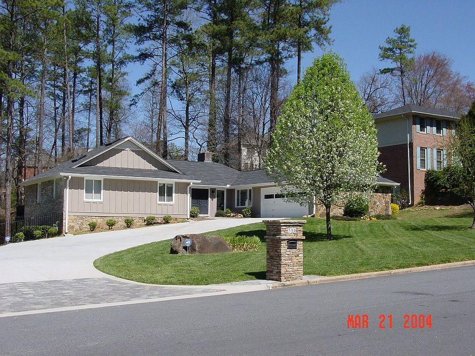 Drive w/pavers & Stone Mail box