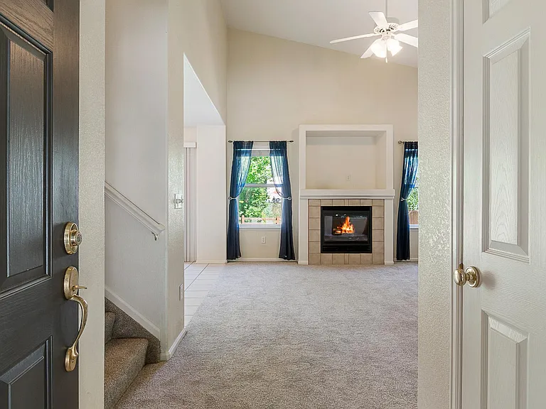 1862 Twin Lakes Cir — Photo 3