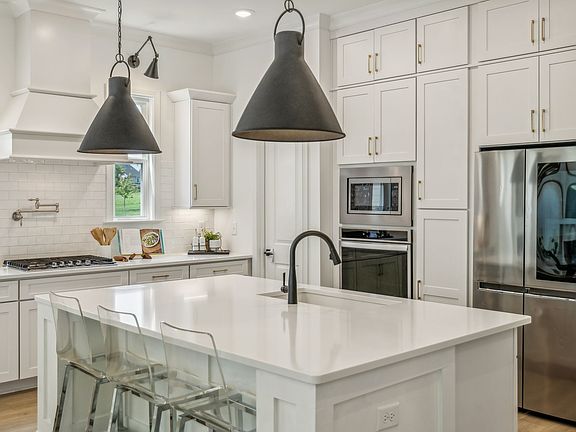 4th image of 2019 Cabell Dr