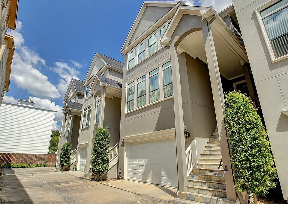 Beautiful free-standing home in a small gated enclave in Shady Acres!