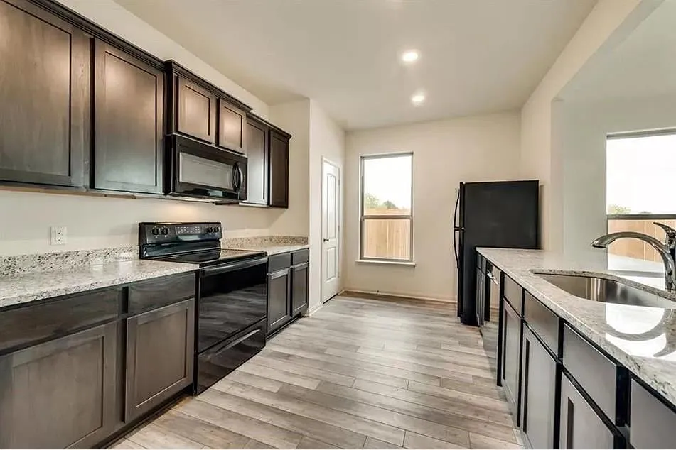 4 bed, 1803 sqft, $2,500 — Photo 4