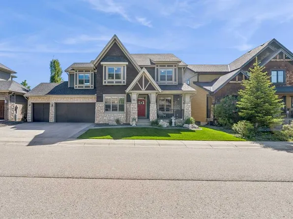 30 W Ascot Cres SW, Calgary, AB T3H 0T9