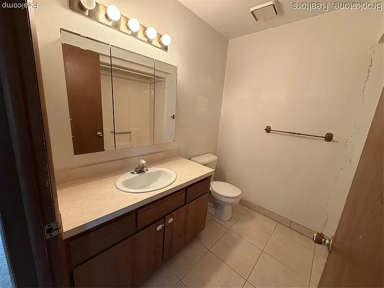 955 S 10th St — Photo 5