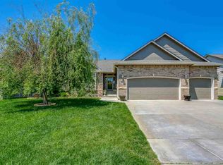 8905 N Ridgewood Ln, Valley Center, KS 67147