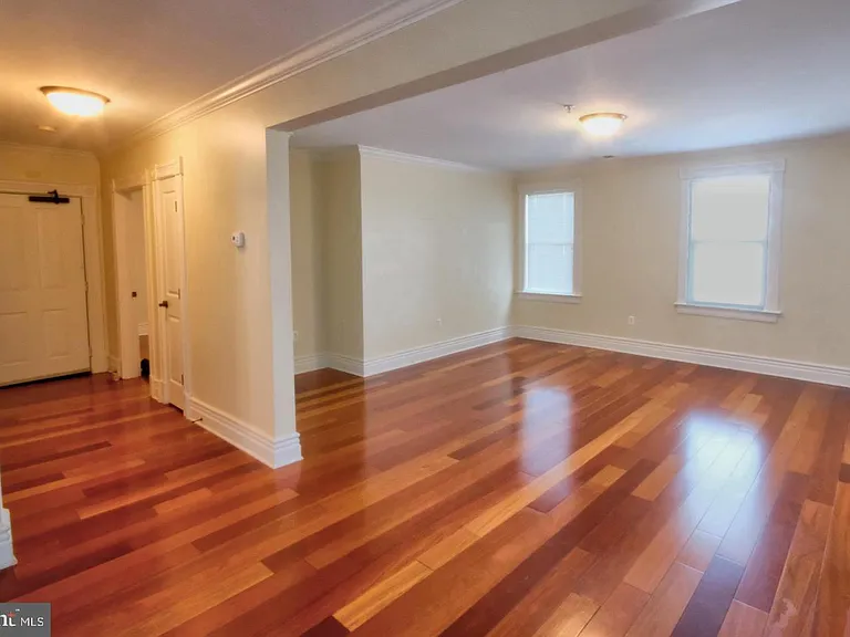 303 Charles St #2E — Photo 2