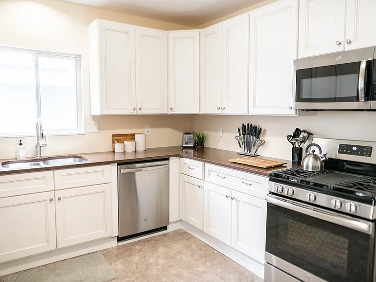 2116 Lafayette Ave NE — Photo 9