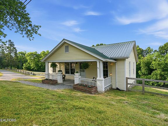 2nd image of 1276 Indian Ridge Rd