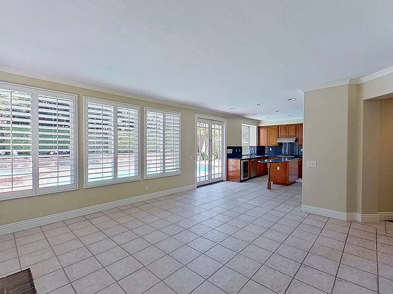 4749 E Bradford Ave — Photo 8