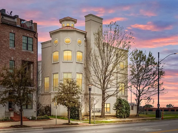 422 Mills St, Fort Worth, TX 76102