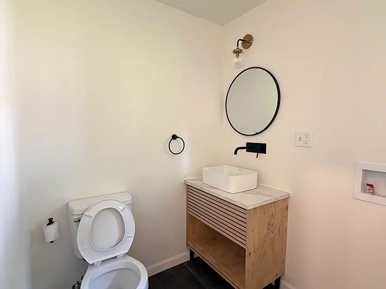 311 Akron Ave — Photo 7