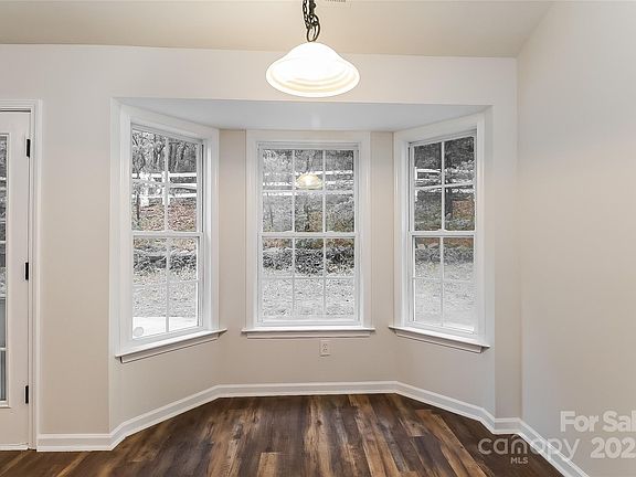 5th image of 124 Autumn Woods Blvd
