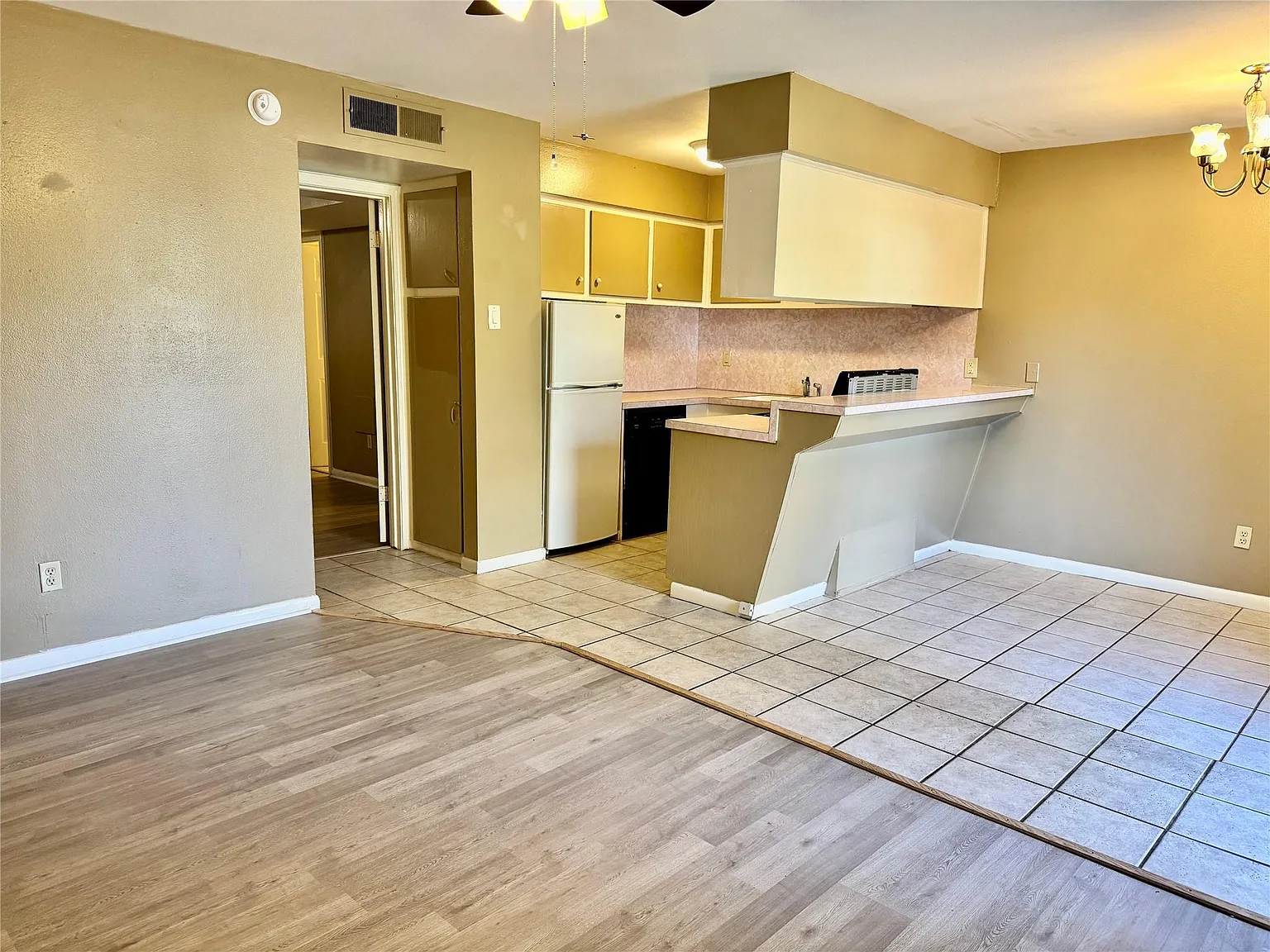 1 bed, 1.0 bath, $1,050 — Photo 4