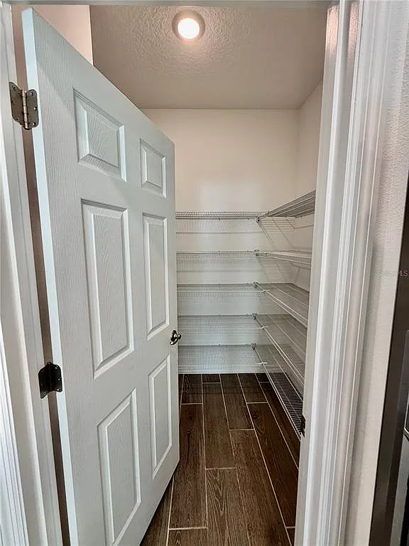 3 bed, 2.5 bath, 2022 sqft, $2,600 — Photo 2