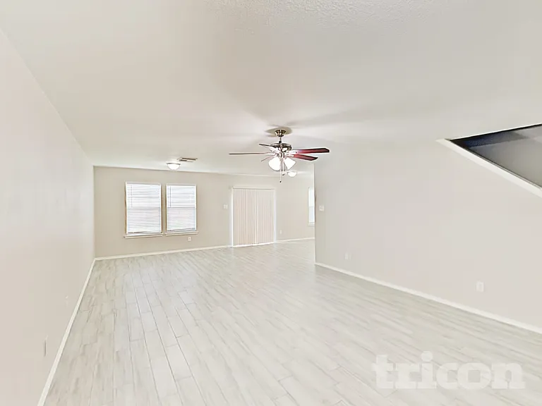 12402 Grossmount Dr — Photo 2