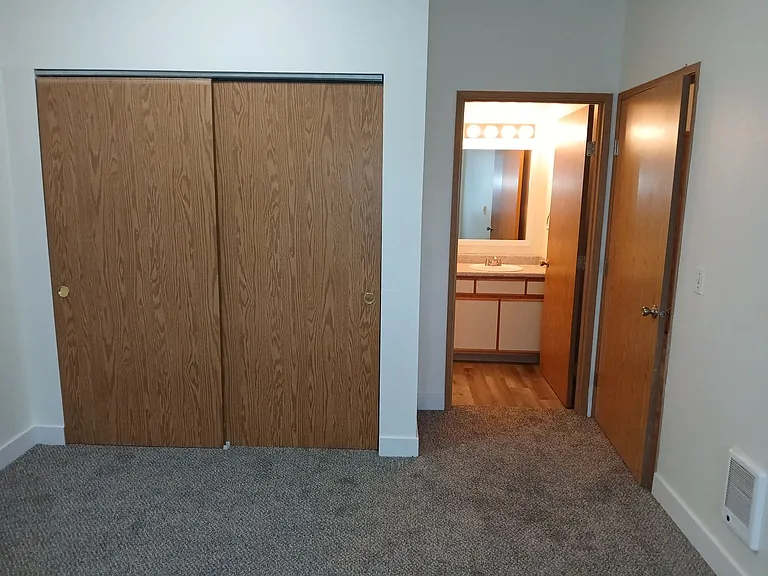 2615 Claxter Rd NE — Photo 9