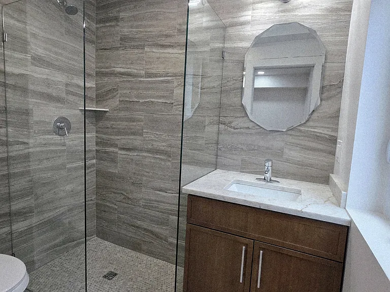 290 Leslie St #3 — Photo 6