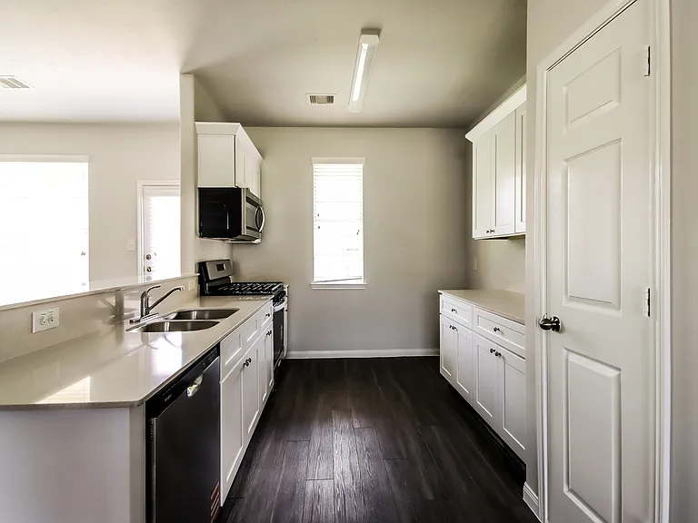 12310 Maura Ln — Photo 11