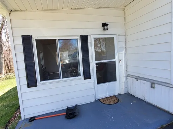 13 Tyler St, Brookfield, MA 01506