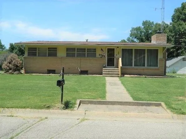 1721 Weile St, Winfield, KS 67156