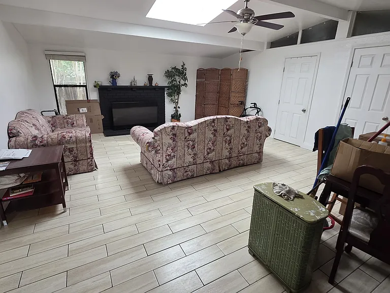 2632 Dawes St — Photo 2