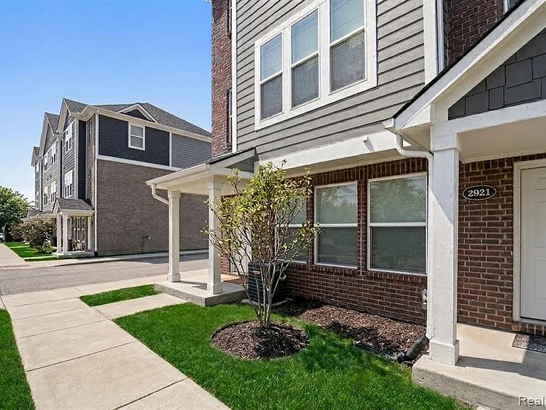 2925 Square Lake Ct — Photo 3