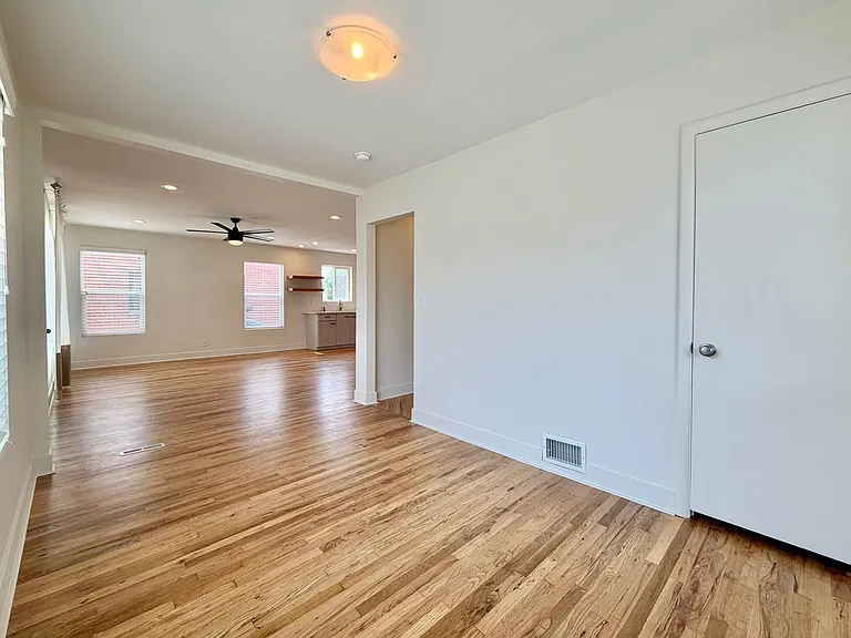 7620 S Jefferson St — Photo 2