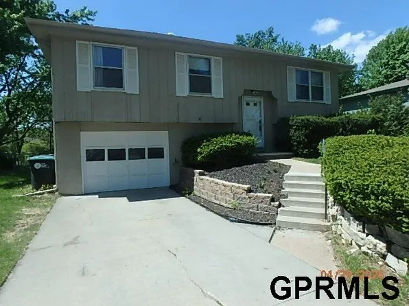 1518 N 105th St, Omaha, NE 68114