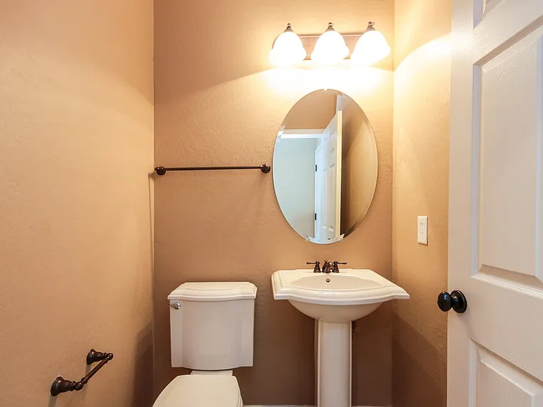 6303 S 43rd Dr — Photo 14