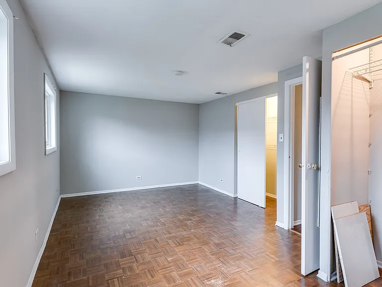 18W269 Kirkland Ln — Photo 13