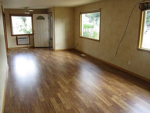 420 sq ft living room