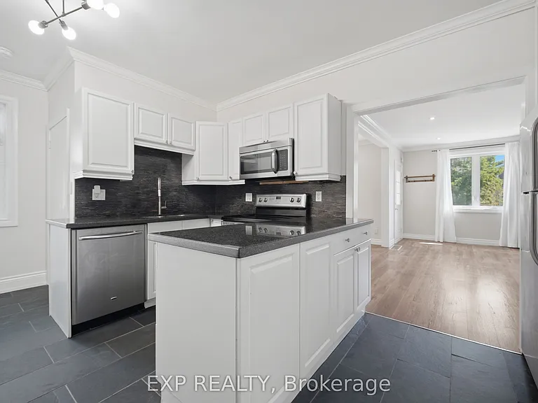 1052 Alexandra Ave — Photo 10