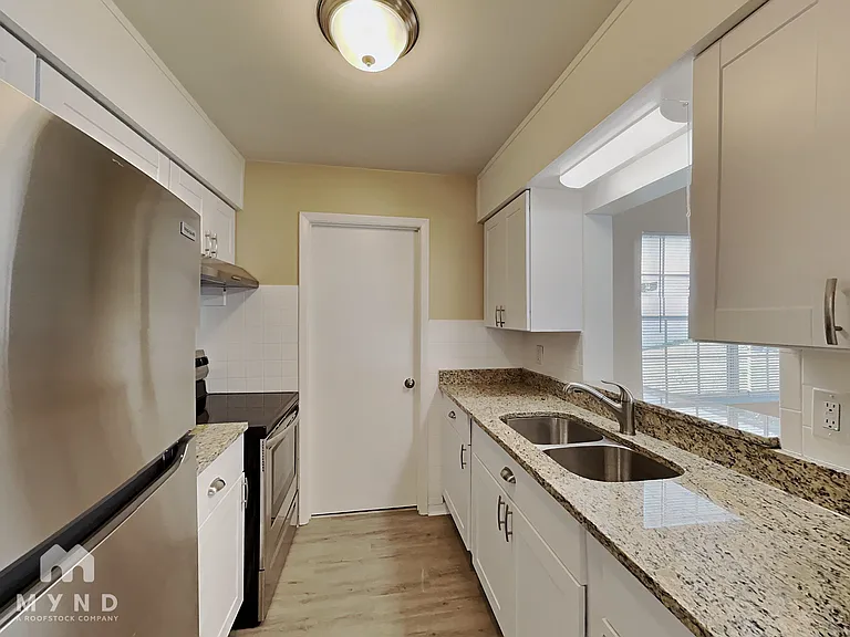 12431 Brookside St — Photo 6